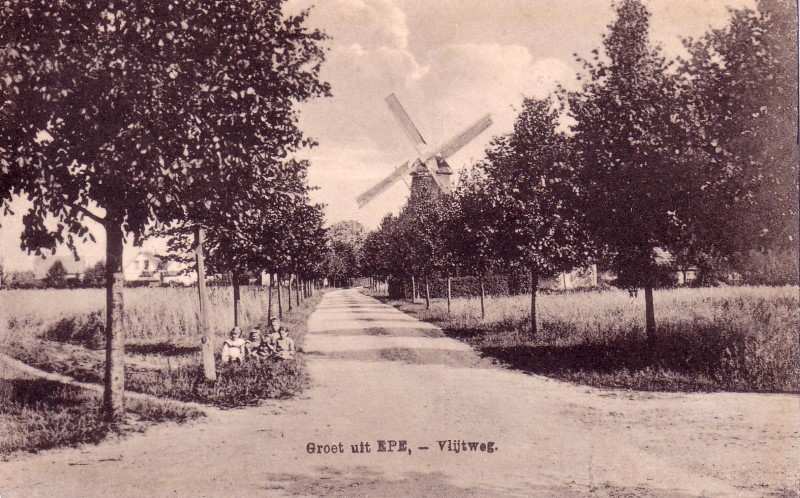 Foto 1. Vlijtweg met Molen - 1920 (Custom)