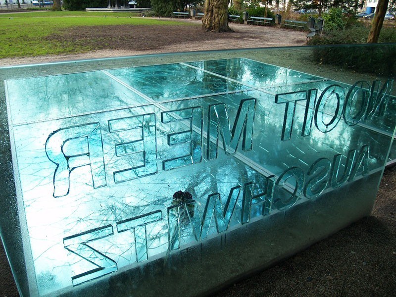 monument2